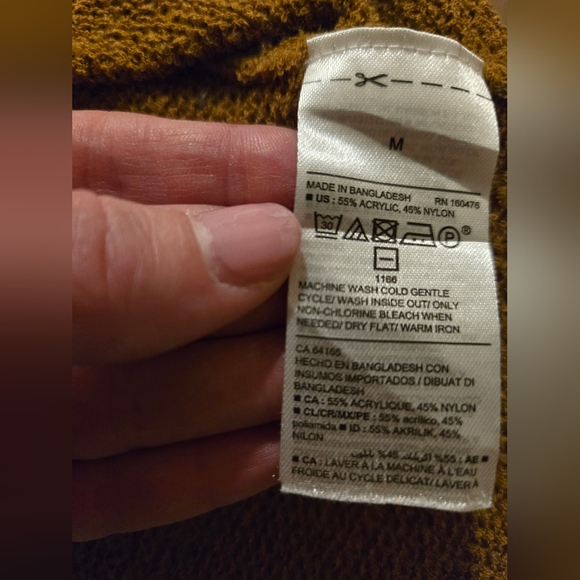 Old Navy. Tan/ Gold knit crew neck top. Size Medium. Loose and comfy. - Picture 5 of 8